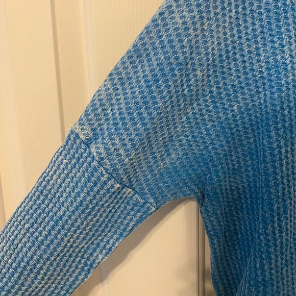 ZENANA ACID WASHED BABY WAFFLE KNIT OVERSIZED LONG SLEEVE TOP Sz Small/Medium - Picture 4 of 7